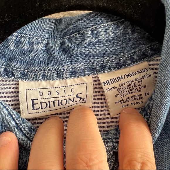Basic Editions Women’s Vintage Denim Collar Barn Embroidery Shirt Size Medium - Picture 2 of 10